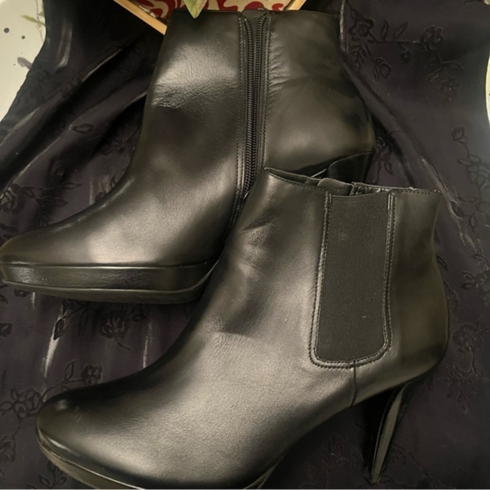 Antonio Melani Women's 9M Black Leather Heels Boots